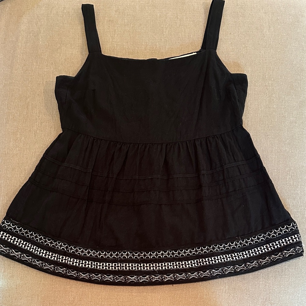 Amit Aggarwal Chic Black Sleeveless Top Blouse with White Embroidery